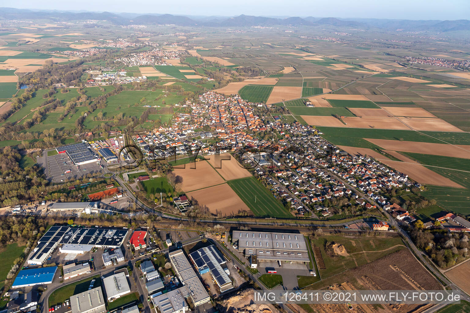 Rohrbach im Bundesland Rheinland-Pfalz, Deutschland von einer Drohne aus