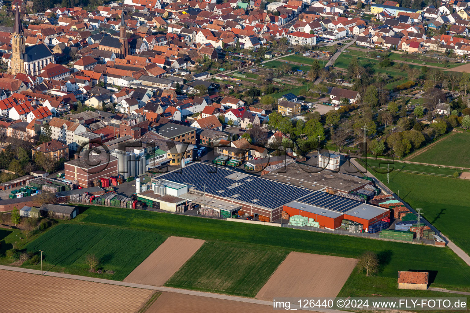 Gebäude und Produktionshallen auf dem Werksgelände der BELLHEIMER BRAUEREI - PARK & Bellheimer Brauereien GmbH & Co. KG im Bundesland Rheinland-Pfalz, Deutschland