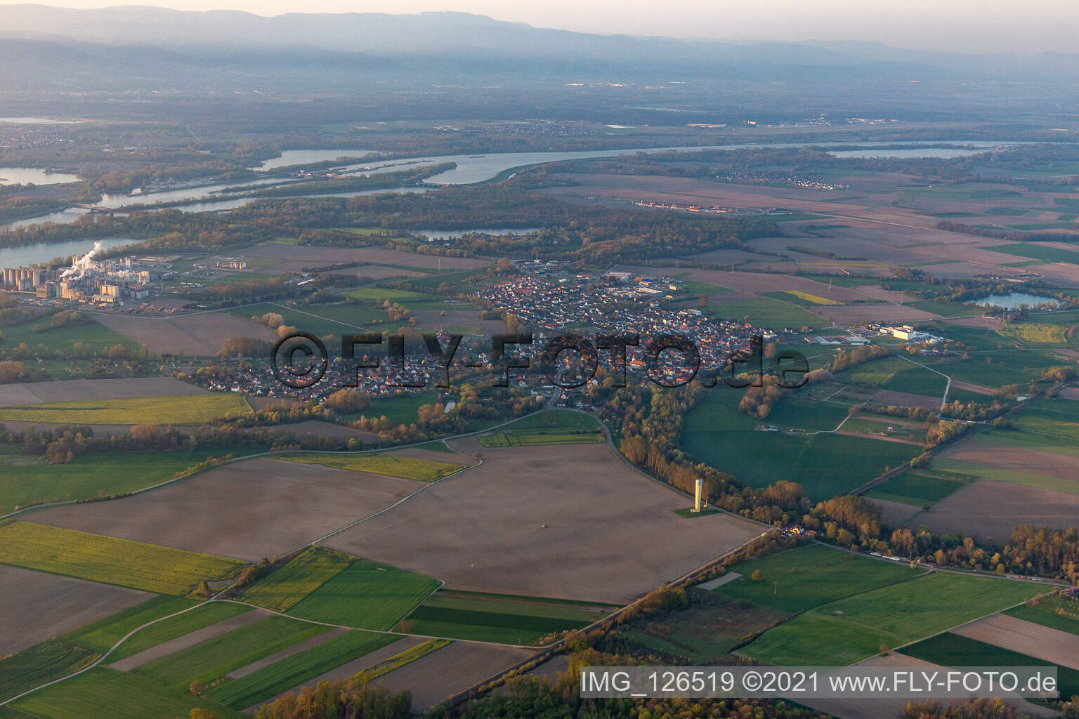 Drohnenaufname von Beinheim im Bundesland Bas-Rhin, Frankreich