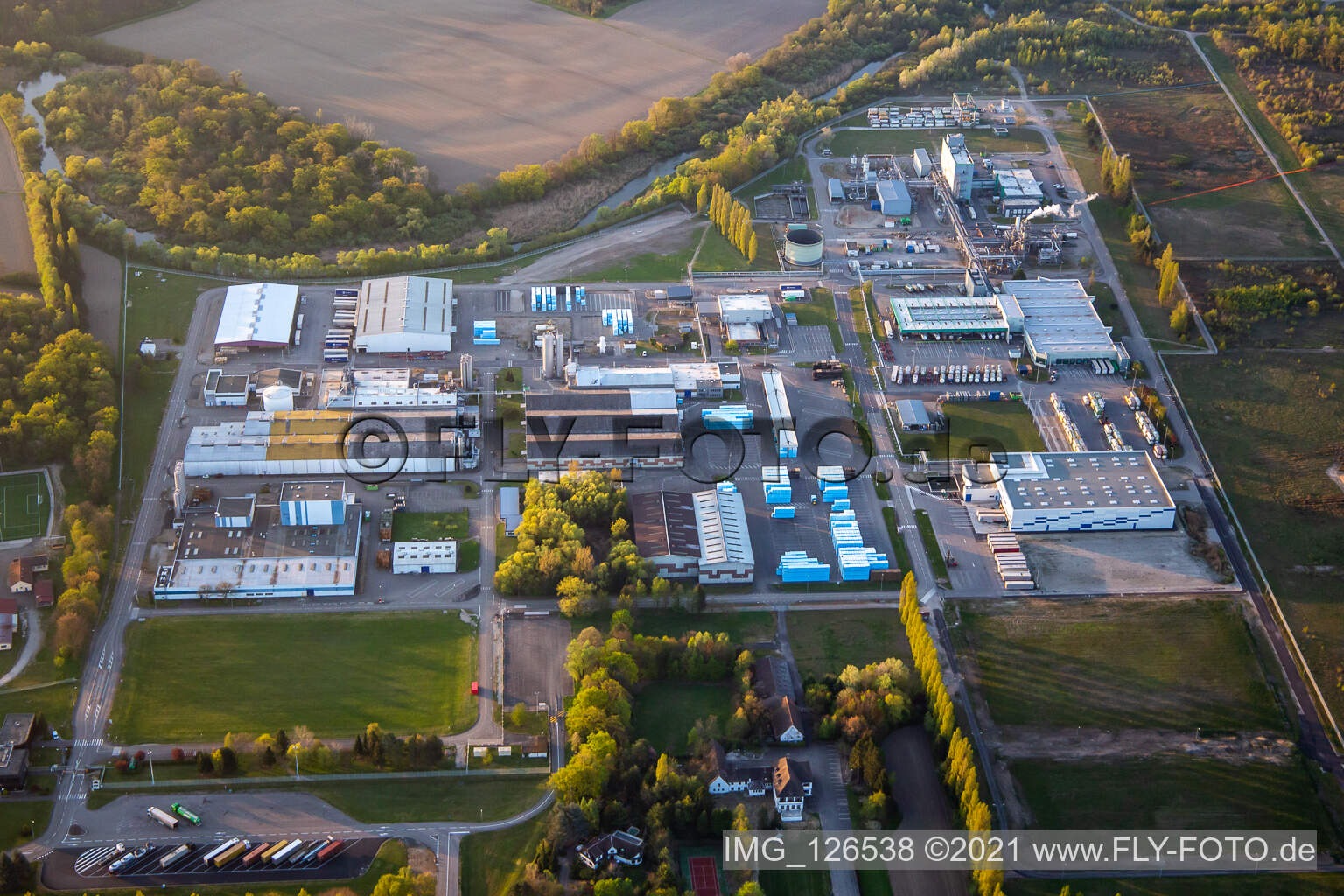 Technische Anlagen im Industriegebiet von Dow Agrosciences in Drusenheim in Grand Est im Bundesland Bas-Rhin, Frankreich