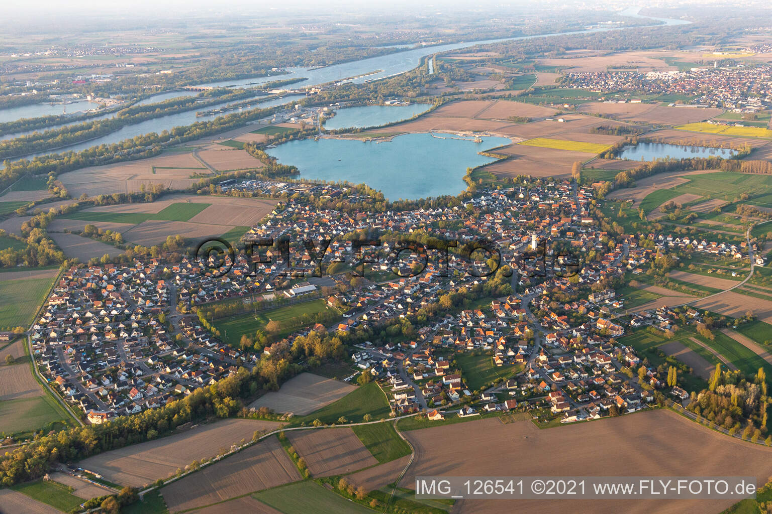 Schrägluftbild von Offendorf im Bundesland Bas-Rhin, Frankreich