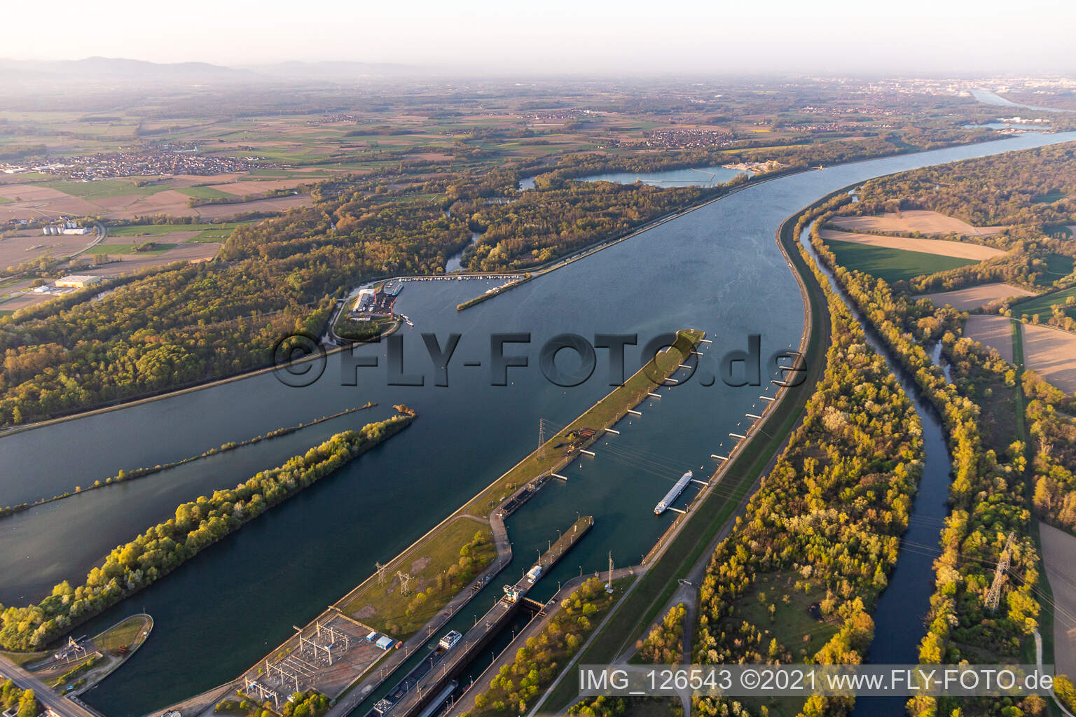 Centrale hydroelectrique EDF de Gambsheim. Rheinschleusse Freistett im Bundesland Bas-Rhin, Frankreich