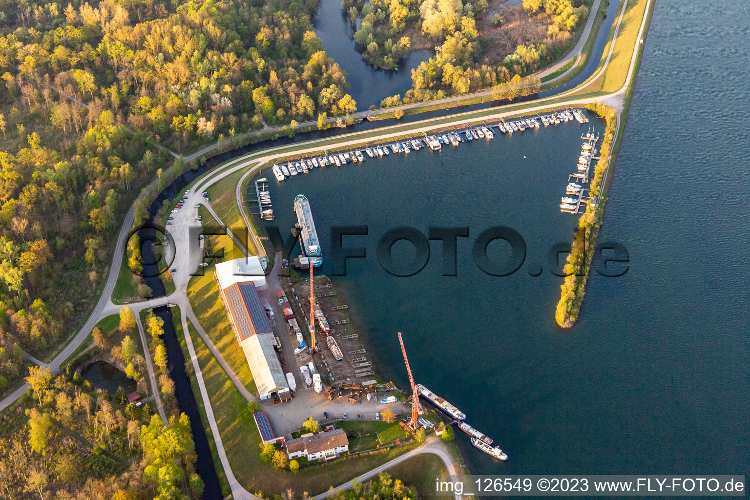 Luftbild von Schiffswerft Karcher und Segelclub Honau im Ortsteil Freistett in Rheinau im Bundesland Baden-Württemberg, Deutschland