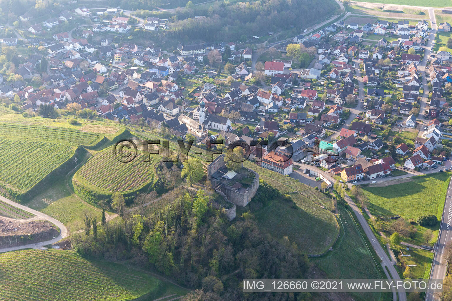 Luftbild von Burg Lichteneck in Hecklingen im Bundesland Baden-Württemberg, Deutschland