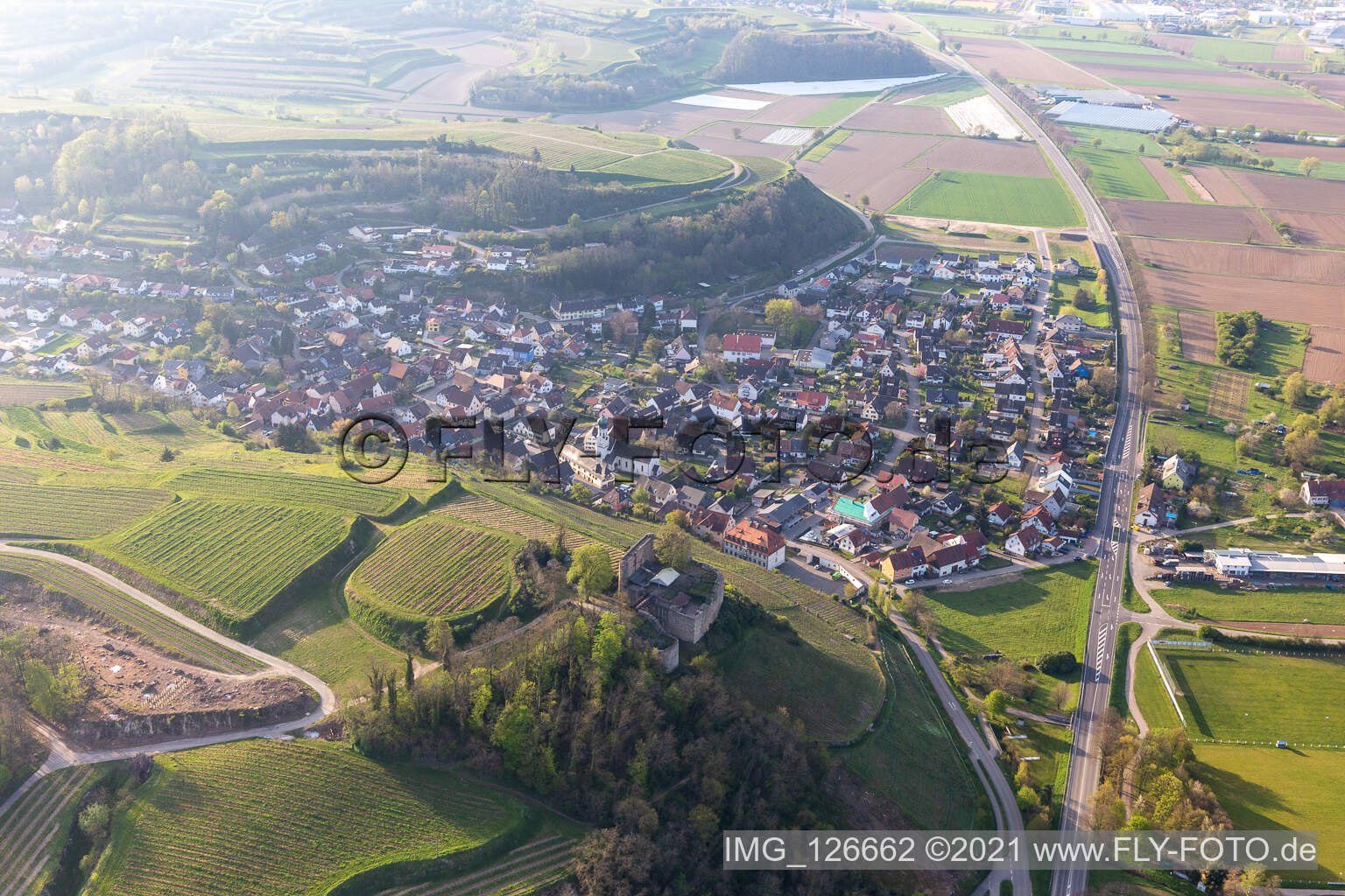 Luftaufnahme von Burg Lichteneck in Hecklingen im Bundesland Baden-Württemberg, Deutschland