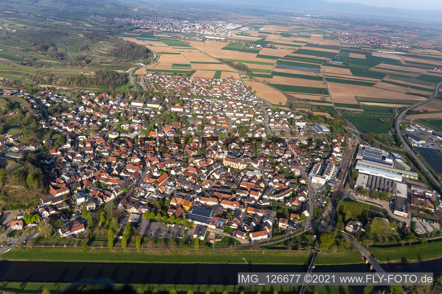 Luftbild von Riegel am Kaiserstuhl im Bundesland Baden-Württemberg, Deutschland