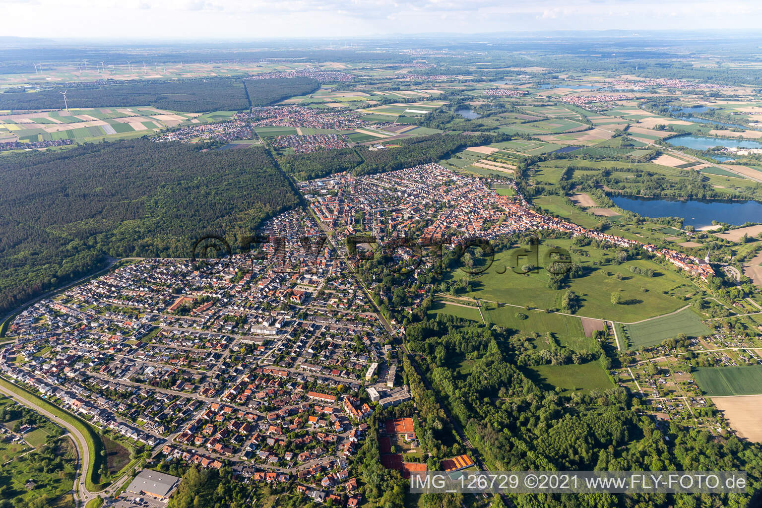 Schrägluftbild von Jockgrim im Bundesland Rheinland-Pfalz, Deutschland