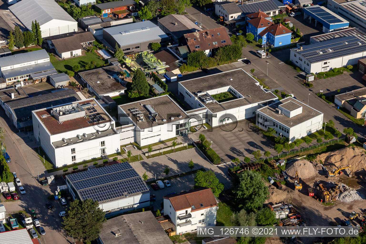 Luftbild von Stiftung Kirchliches Rechenzentrum im Ortsteil Eggenstein in Eggenstein-Leopoldshafen im Bundesland Baden-Württemberg, Deutschland