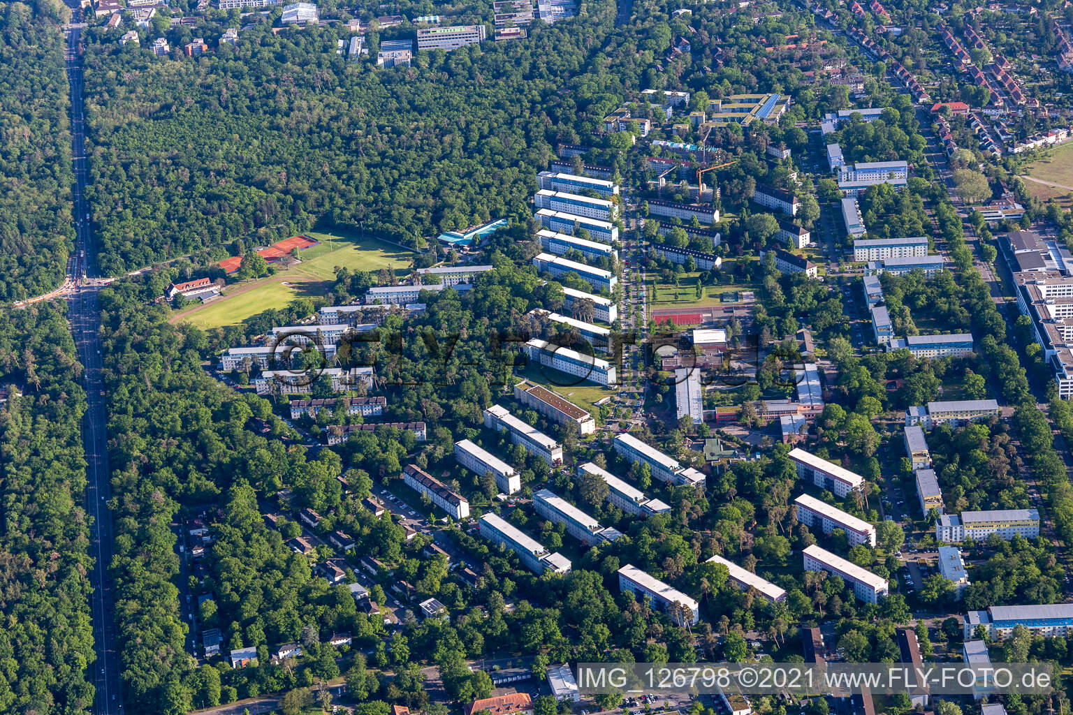 Luftaufnahme von Ortsteil Nordstadt in Karlsruhe im Bundesland Baden-Württemberg, Deutschland
