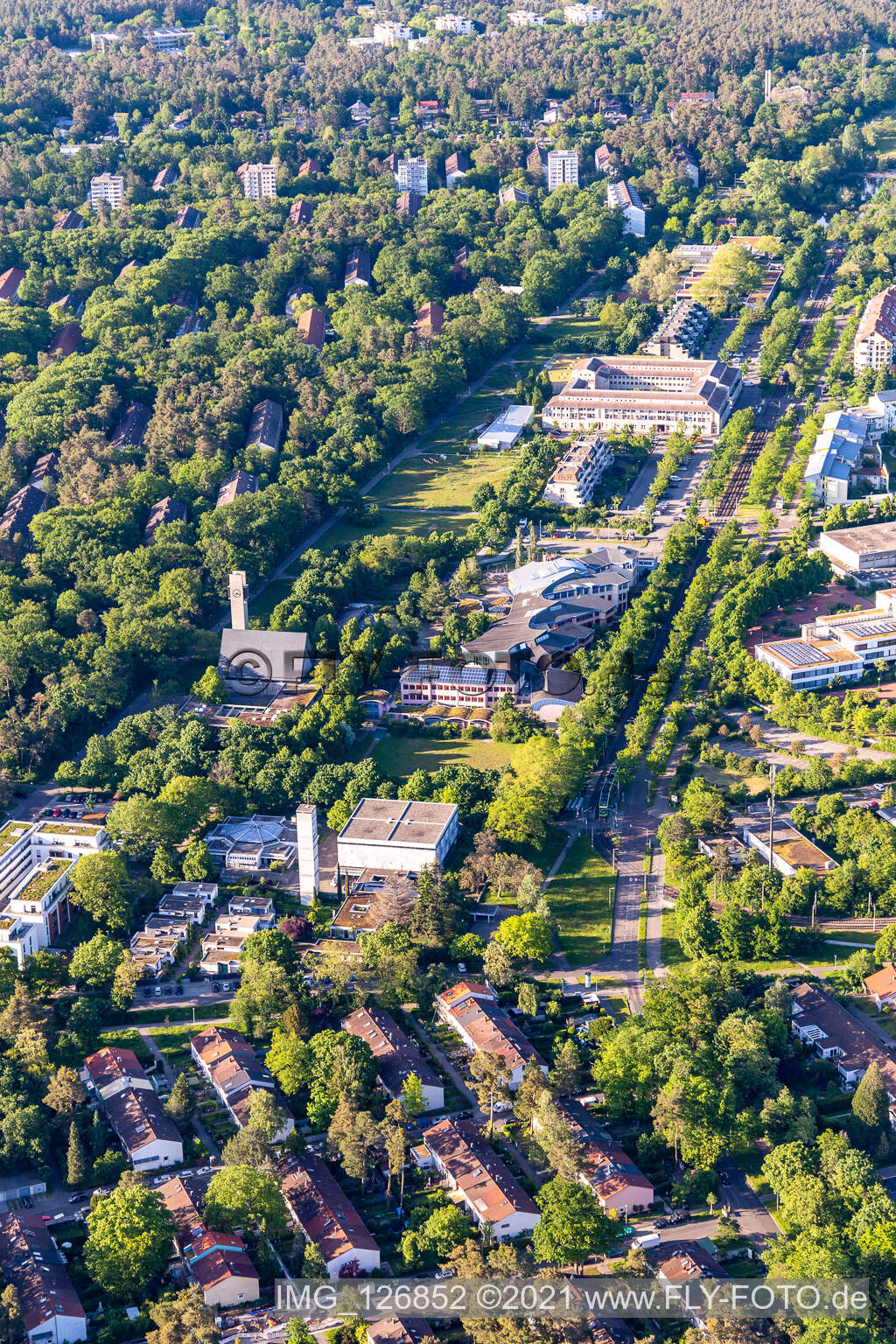 Luftbild von Waldstadt Zentrum, Freie Waldorfschule, Otto Hahn Gymnasium in Karlsruhe im Bundesland Baden-Württemberg, Deutschland