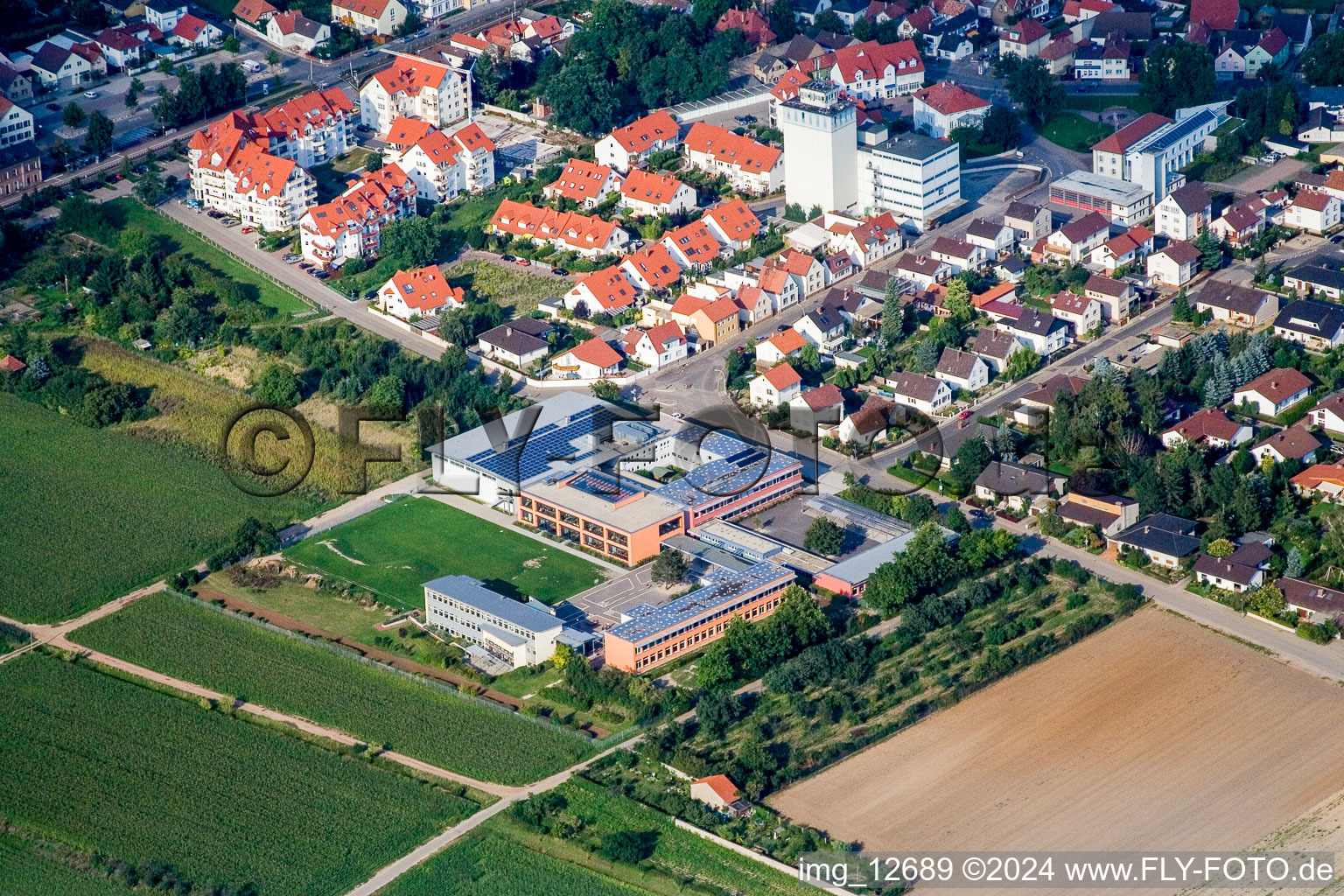 Schulgebäude der Karl-Wendel-Schule Lambsheim in Lambsheim im Bundesland Rheinland-Pfalz, Deutschland