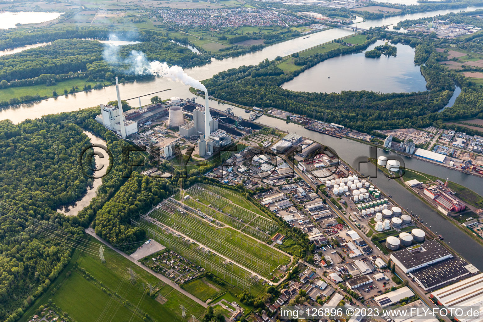 Luftaufnahme von EnBW Steinkohlekraftwerk am Rhein im Ortsteil Daxlanden in Karlsruhe im Bundesland Baden-Württemberg, Deutschland