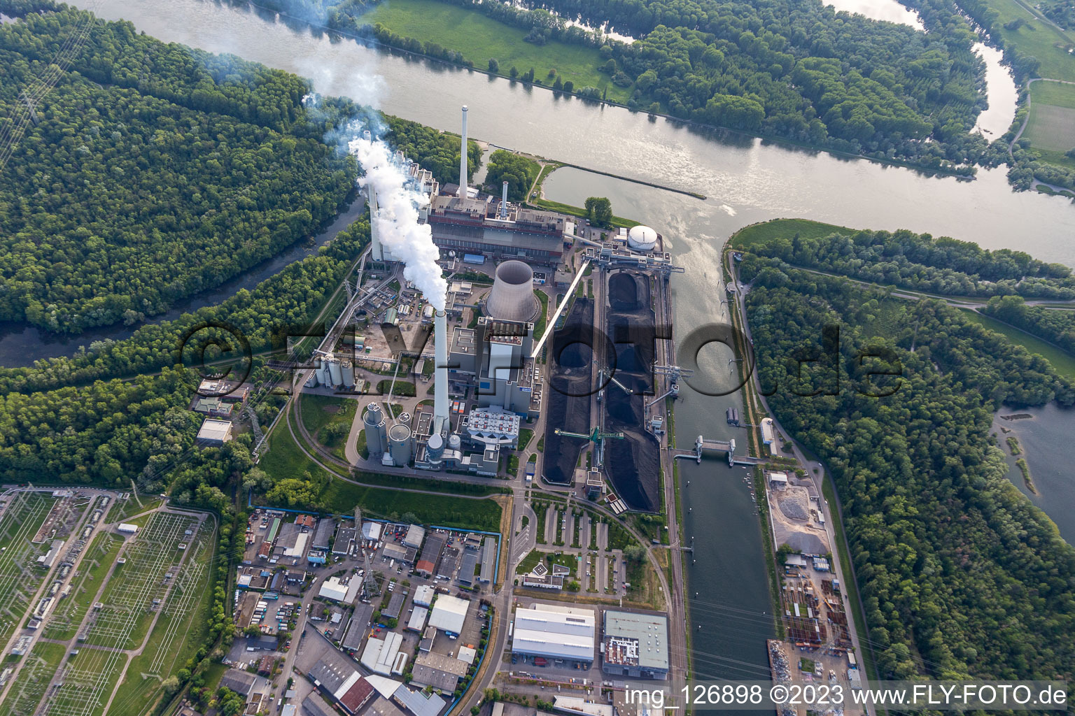 Schrägluftbild von EnBW Steinkohlekraftwerk am Rhein im Ortsteil Daxlanden in Karlsruhe im Bundesland Baden-Württemberg, Deutschland