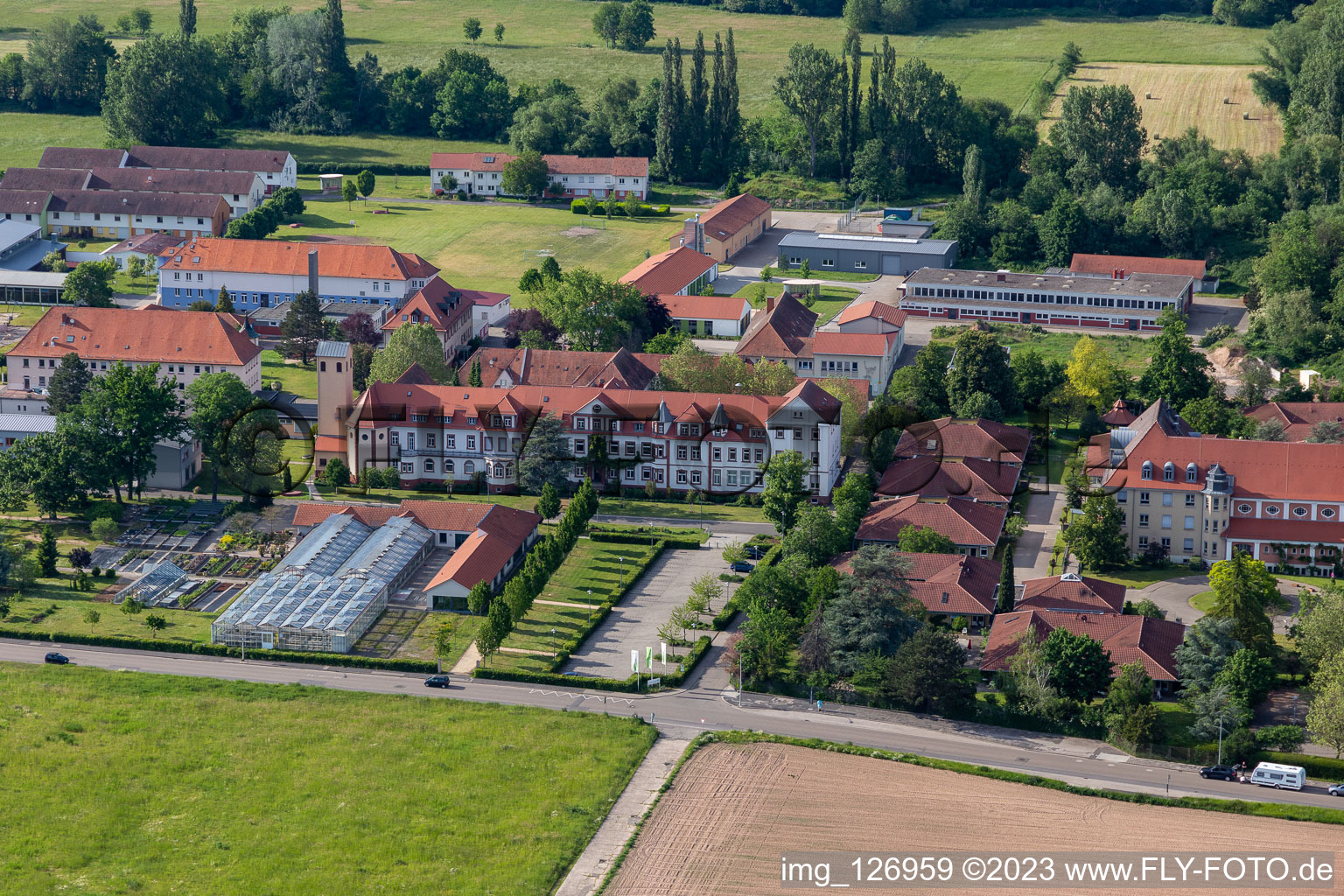 Luftaufnahme von Caritas Förderzentrum St. Laurentius und Paulus, Jugendwerk St. Josef in Landau in der Pfalz im Bundesland Rheinland-Pfalz, Deutschland