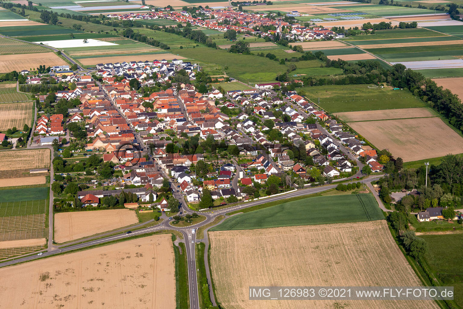 Drohnenbild von Altdorf im Bundesland Rheinland-Pfalz, Deutschland