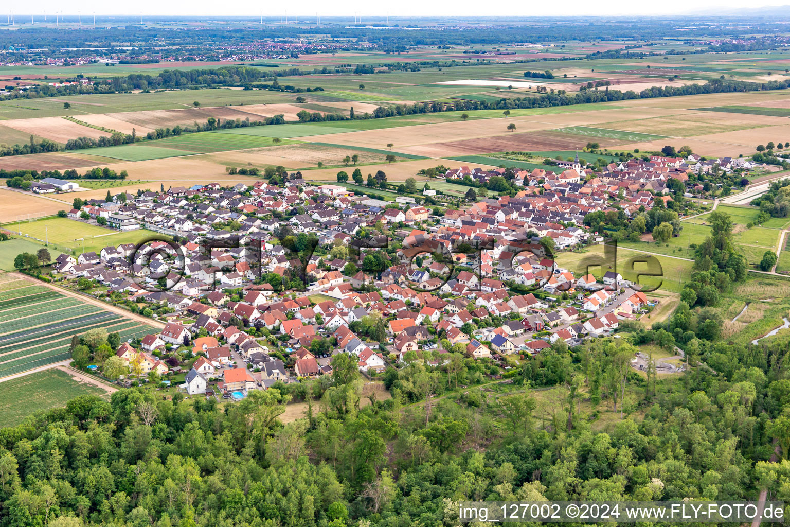 Freisbach im Bundesland Rheinland-Pfalz, Deutschland aus der Drohnenperspektive