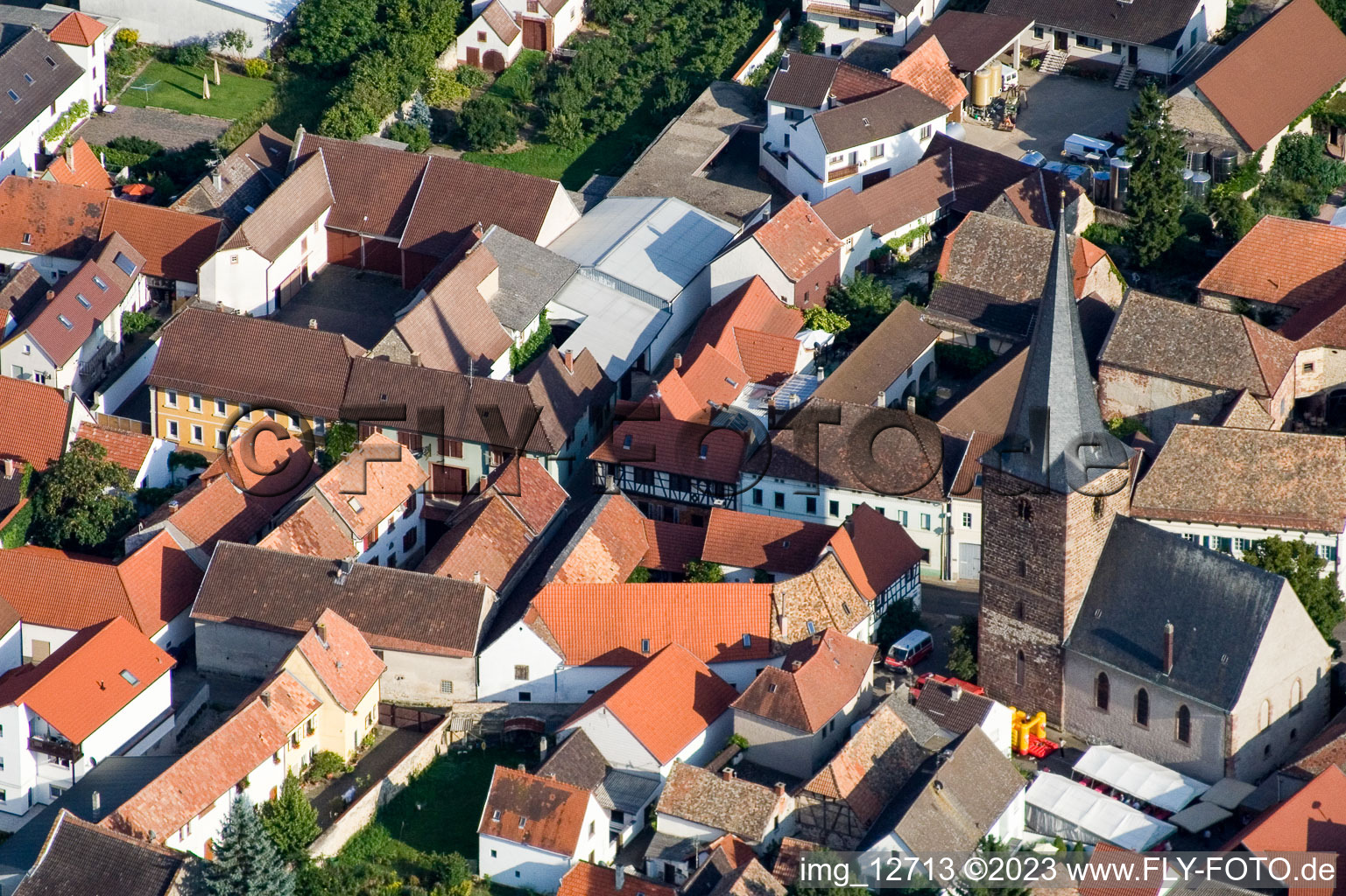 Großkarlbach im Bundesland Rheinland-Pfalz, Deutschland aus der Drohnenperspektive