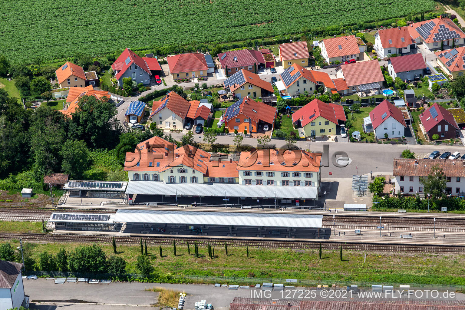 Bahnhof in Winden im Bundesland Rheinland-Pfalz, Deutschland von oben