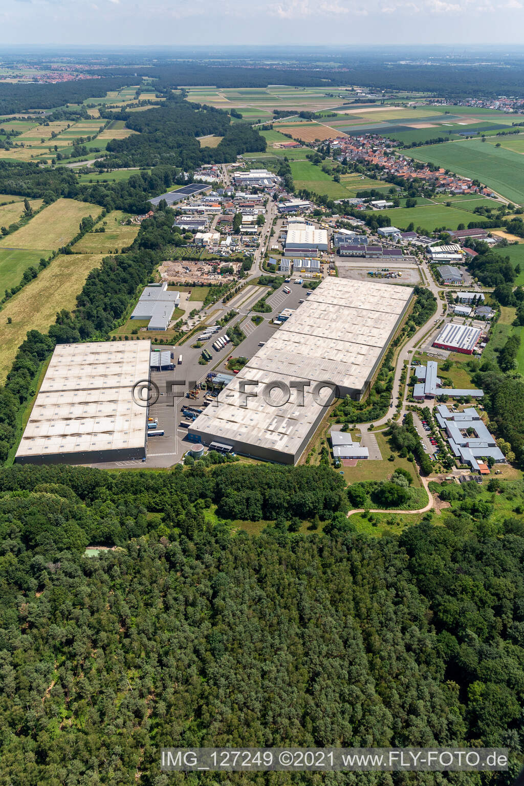 Luftbild von Thermo Fisher GmbH, ZUFALL logistics group - Niederlassung Kandel im Ortsteil Minderslachen im Bundesland Rheinland-Pfalz, Deutschland