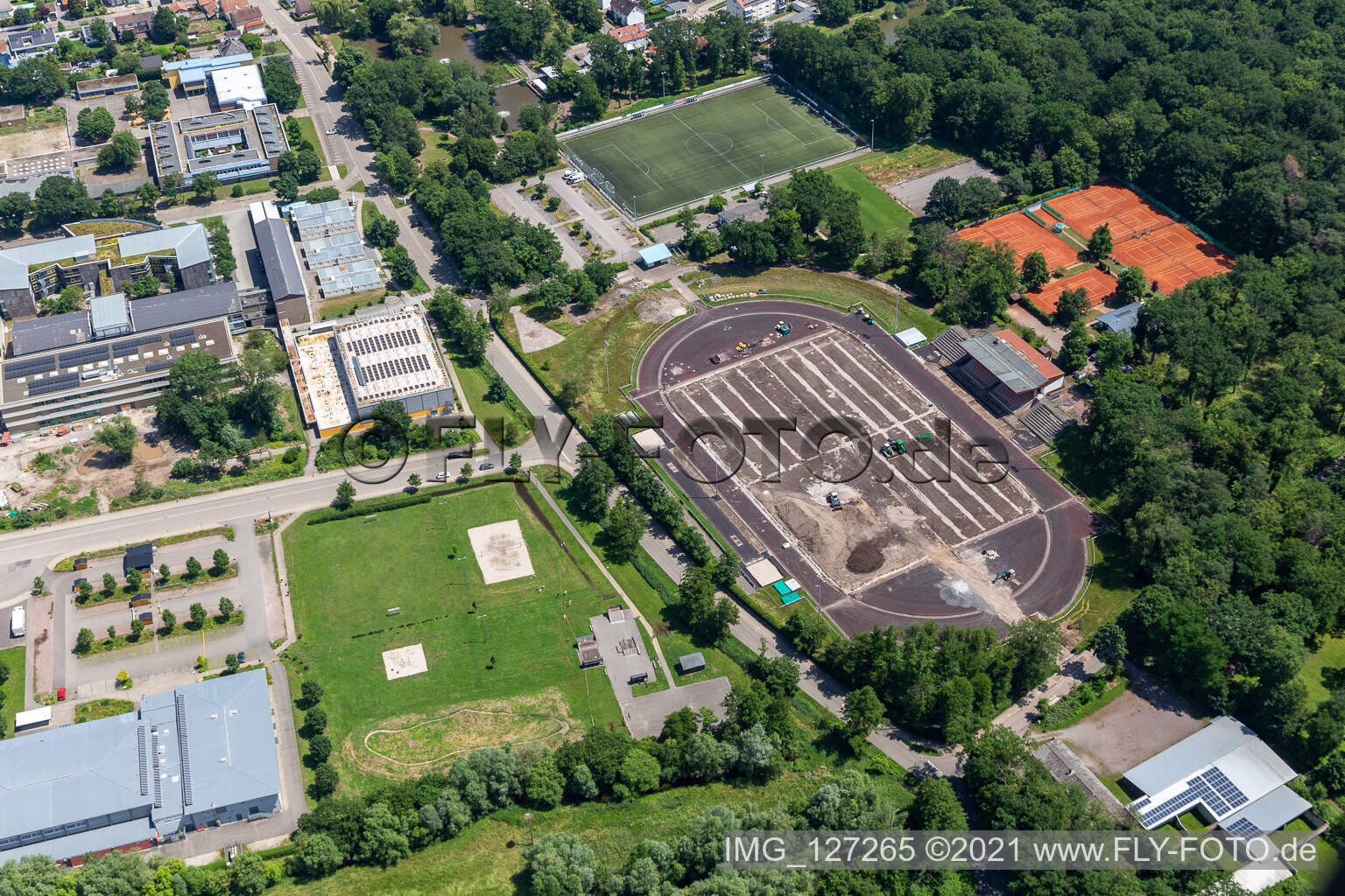Bienwaldstadion, Neuanlage des Rasens in Kandel im Bundesland Rheinland-Pfalz, Deutschland