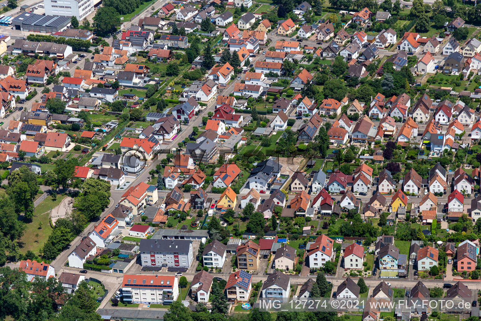 Schrägluftbild von Siedlung in Kandel im Bundesland Rheinland-Pfalz, Deutschland