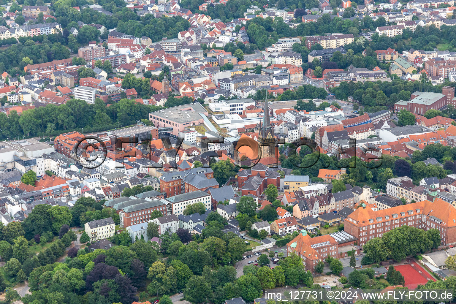 Auguste-Viktoria-Schule., St. Nikolaikirche, Justizvollzugsanstalt Flensburg,  Flensburg Galerie im Ortsteil Duburg im Bundesland Schleswig-Holstein, Deutschland