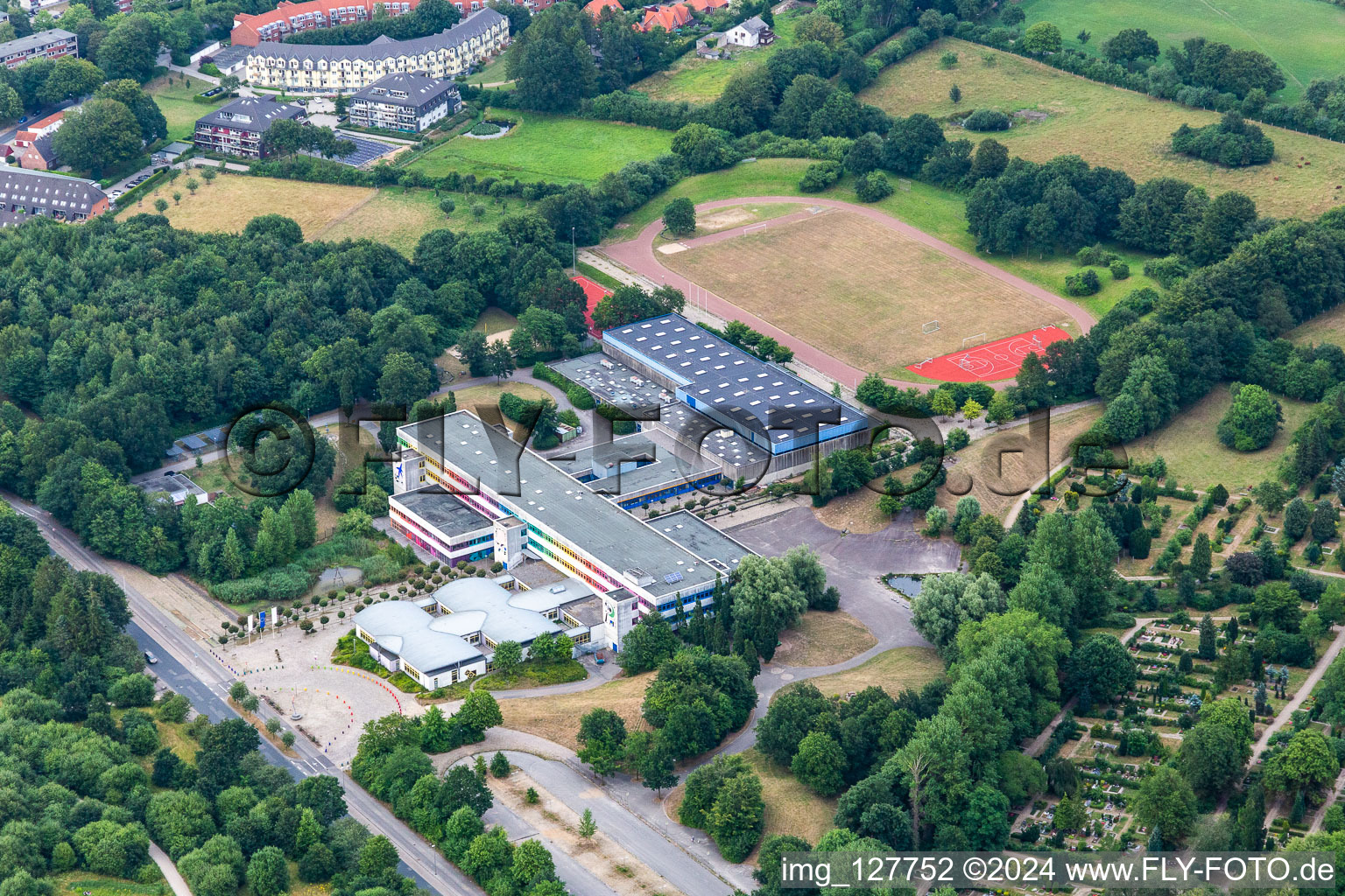 Schulgebäude der Kurt-Tucholsky-Schule in Flensburg im Ortsteil Engelsby im Bundesland Schleswig-Holstein, Deutschland