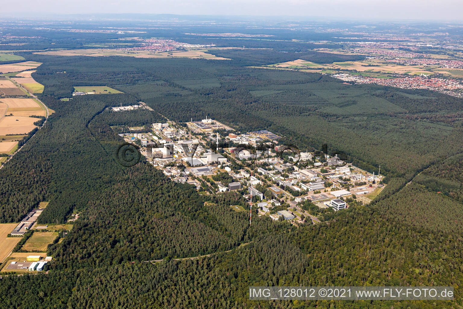 Luftaufnahme von KIT-Campus Nord aus Südwesten im Ortsteil Leopoldshafen in Eggenstein-Leopoldshafen im Bundesland Baden-Württemberg, Deutschland