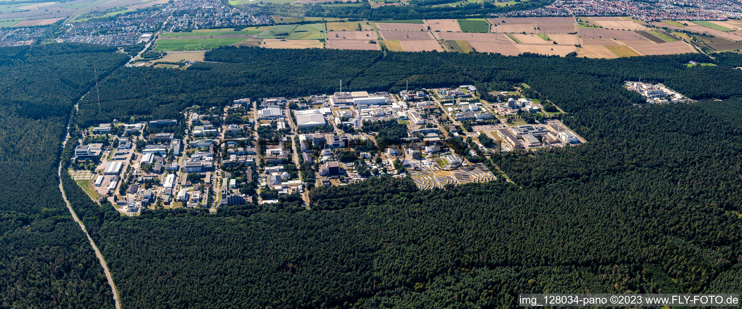 KIT-Campus Nord aus Osten im Ortsteil Leopoldshafen in Eggenstein-Leopoldshafen im Bundesland Baden-Württemberg, Deutschland