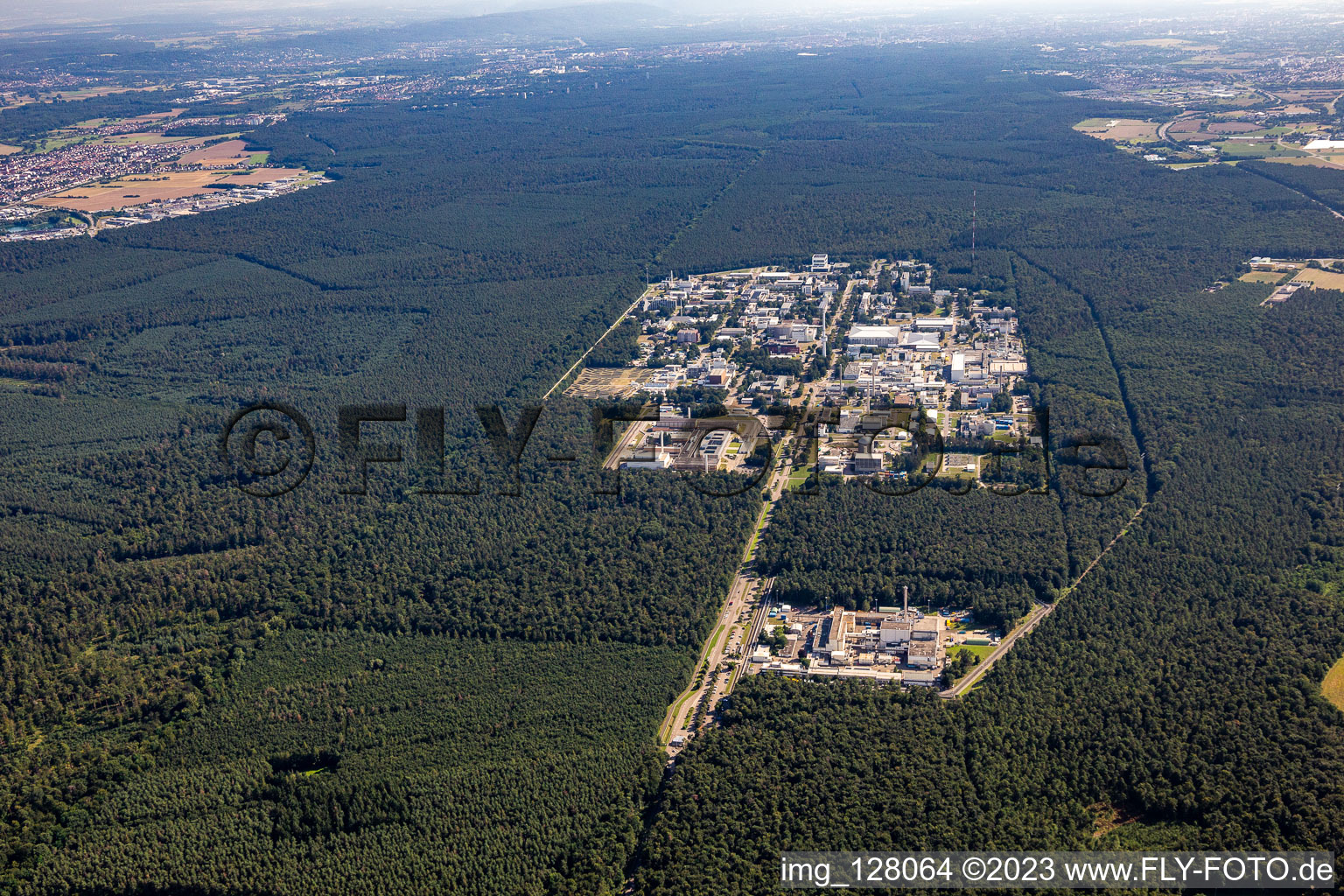 Luftaufnahme von KIT-Campus Nord aus Norden im Ortsteil Leopoldshafen in Eggenstein-Leopoldshafen im Bundesland Baden-Württemberg, Deutschland