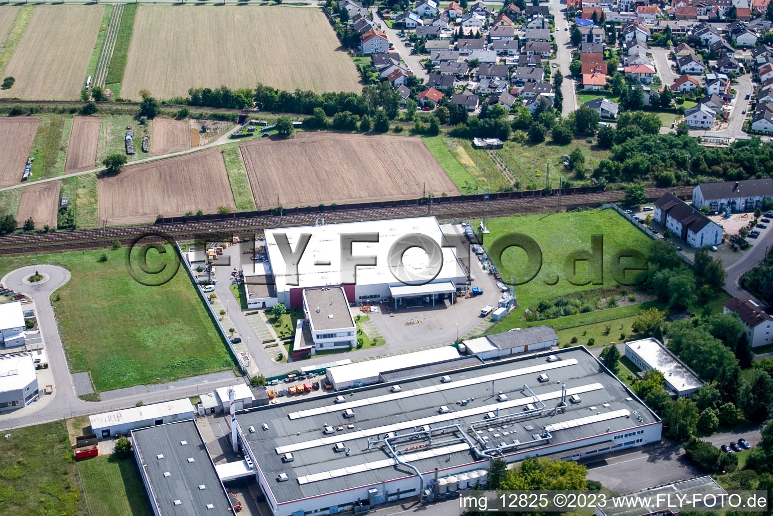Ortsteil Neudorf in Graben-Neudorf im Bundesland Baden-Württemberg, Deutschland von einer Drohne aus
