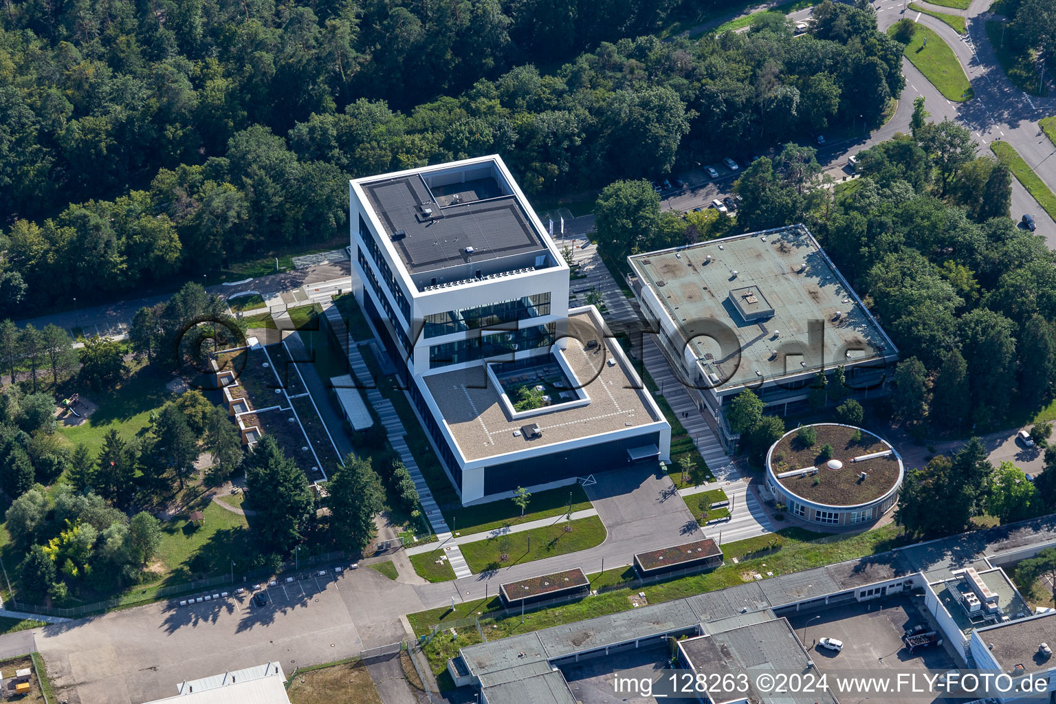 Luftbild von Forschungs- Gebäude und Bürokomplex " KIT Campus Nord " mit ZEISS Innovation Hub @KIT und BBBank eG Filiale Eggenstein-Leopoldshafen in Eggenstein-Leopoldshafen im Bundesland Baden-Württemberg, Deutschland