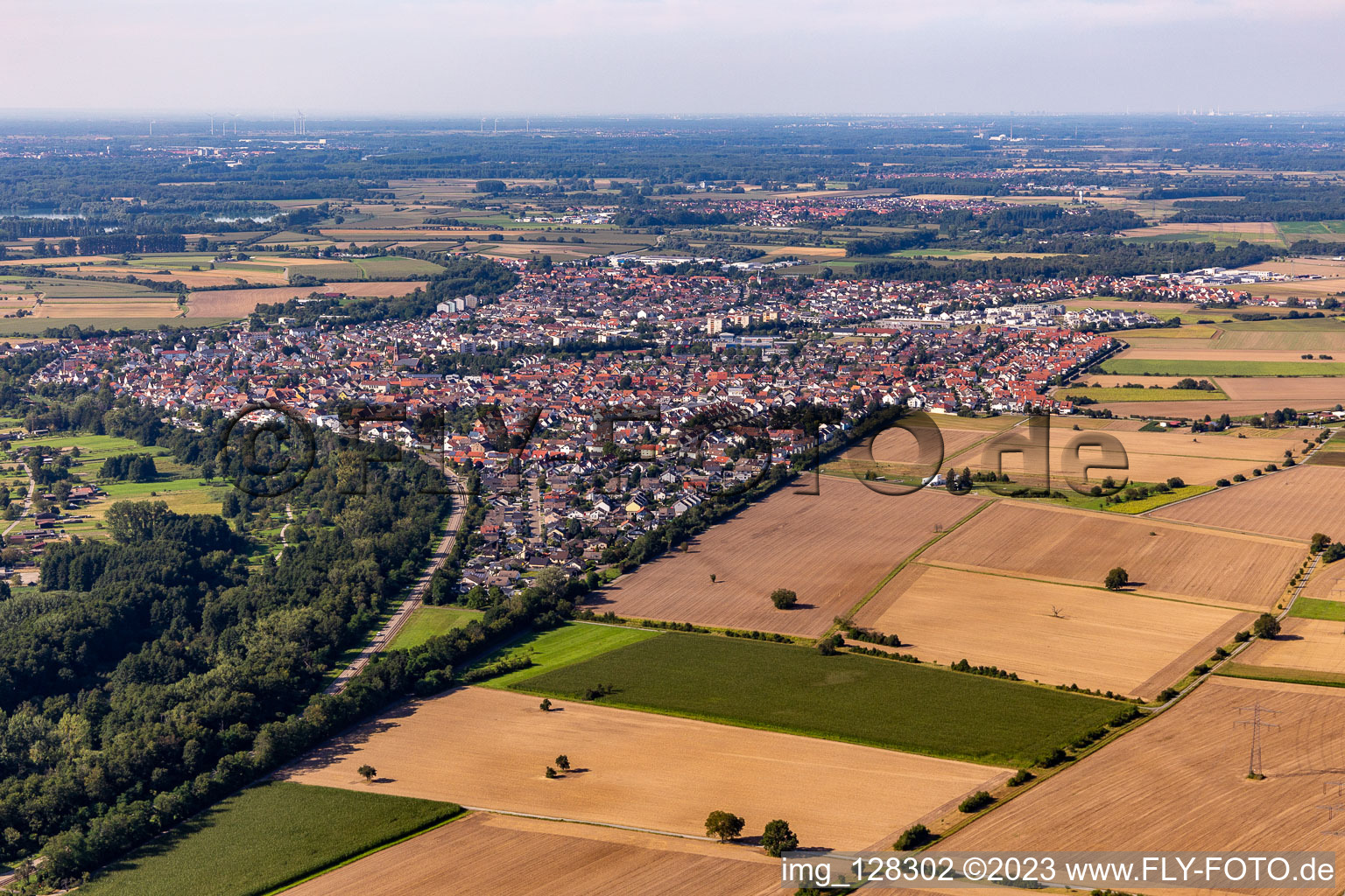 Ortsteil Linkenheim in Linkenheim-Hochstetten im Bundesland Baden-Württemberg, Deutschland von einer Drohne aus