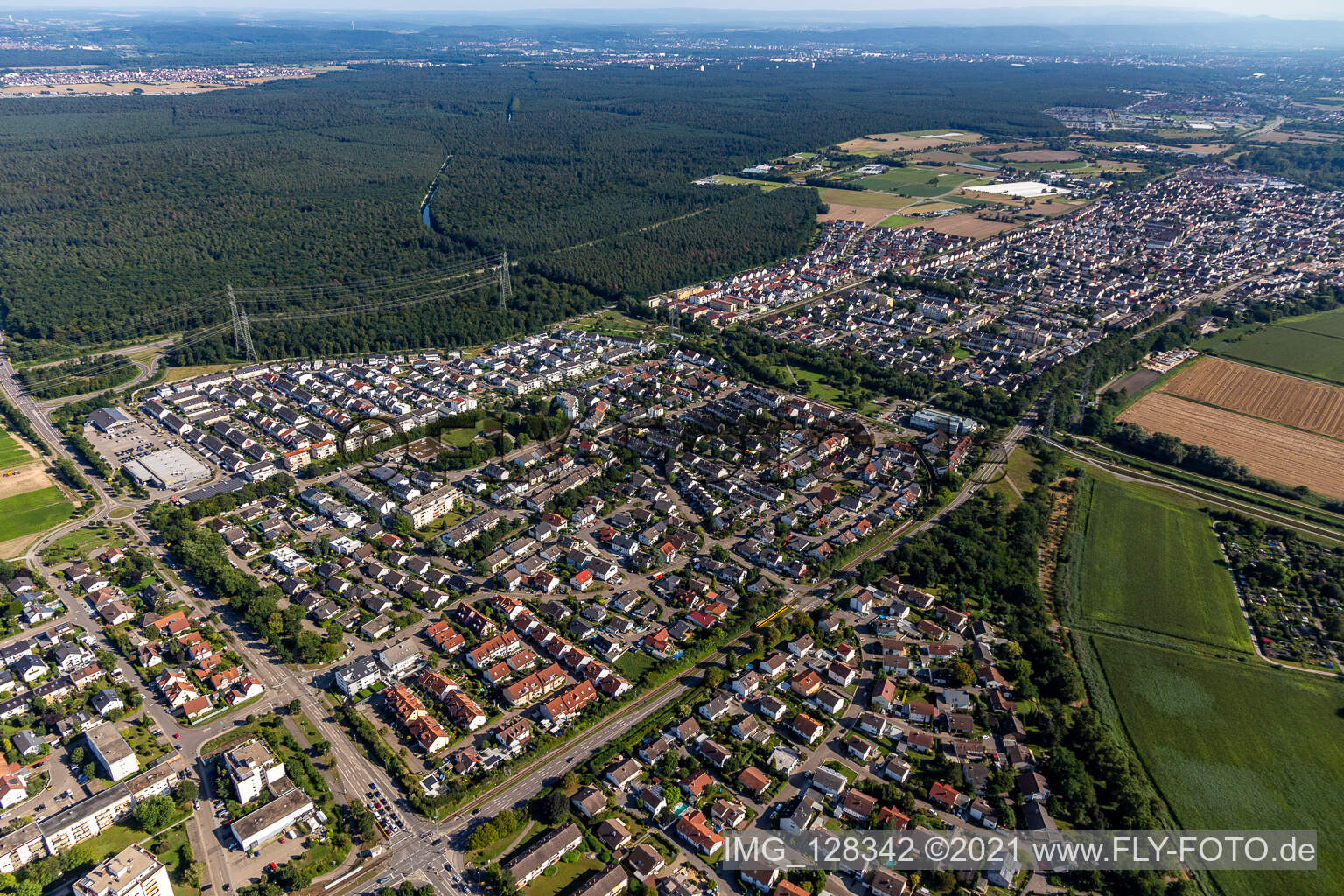 Ortsteil Leopoldshafen in Eggenstein-Leopoldshafen im Bundesland Baden-Württemberg, Deutschland aus der Drohnenperspektive