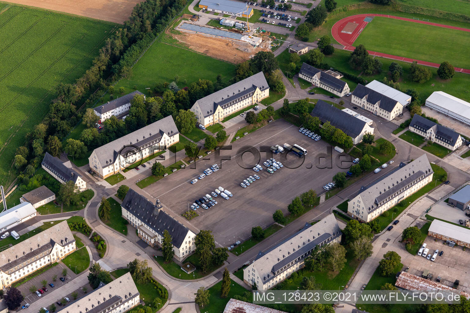 Gebäudekomplex der ehemaligen Zoll- Kaserne jetzt Bundespolizeiabteilung in Bad Bergzabern im Bundesland Rheinland-Pfalz, Deutschland