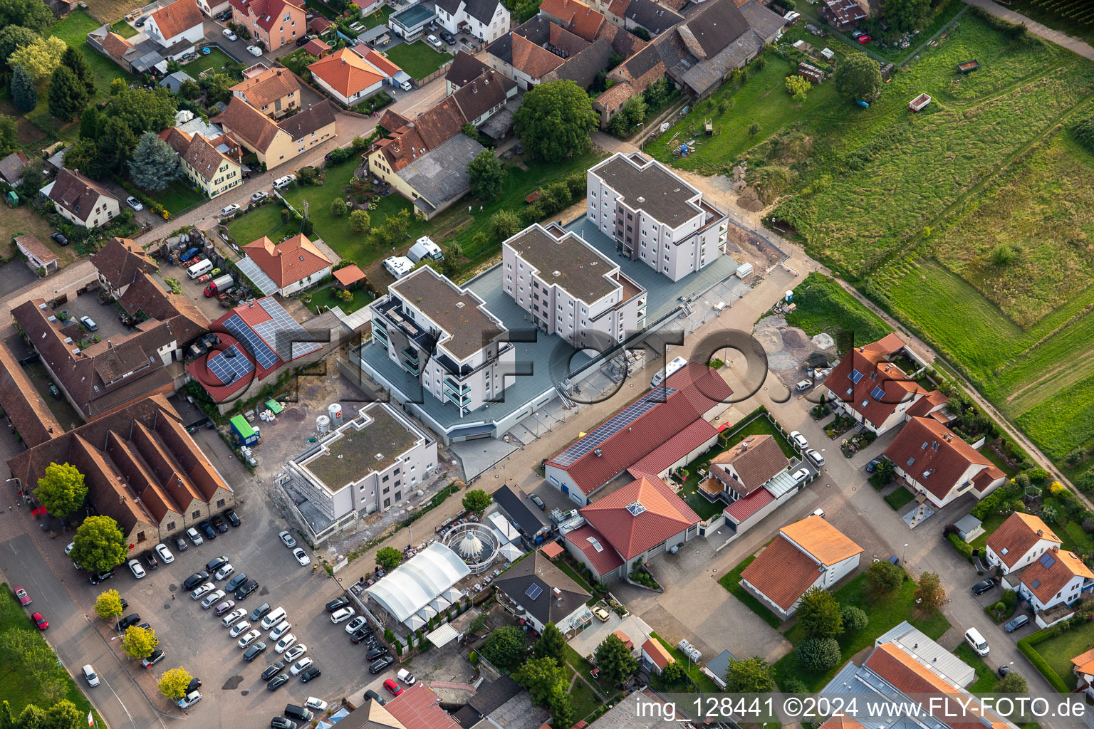 Luftbild von Neubauten an der Silvanerstr im Ortsteil Schweigen in Schweigen-Rechtenbach im Bundesland Rheinland-Pfalz, Deutschland