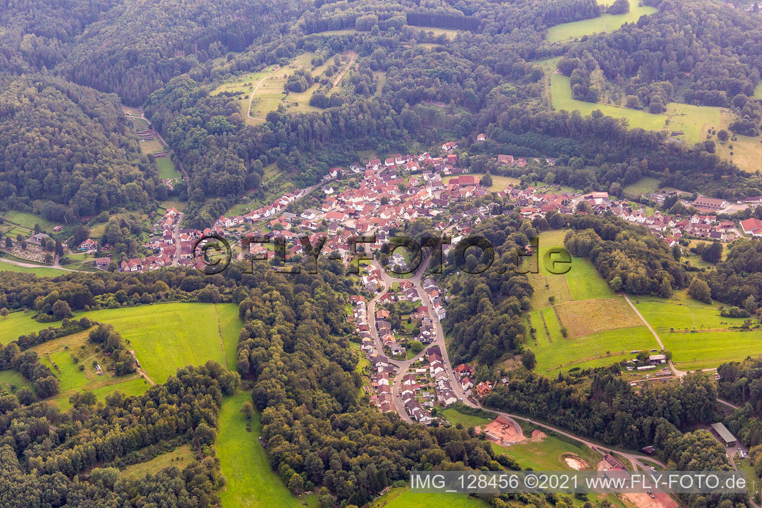 Drohnenbild von Bundenthal im Bundesland Rheinland-Pfalz, Deutschland