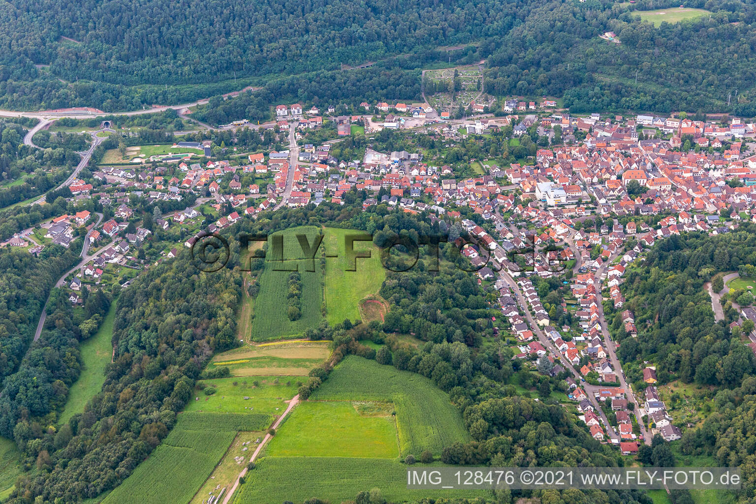 Drohnenaufname von Annweiler am Trifels im Bundesland Rheinland-Pfalz, Deutschland