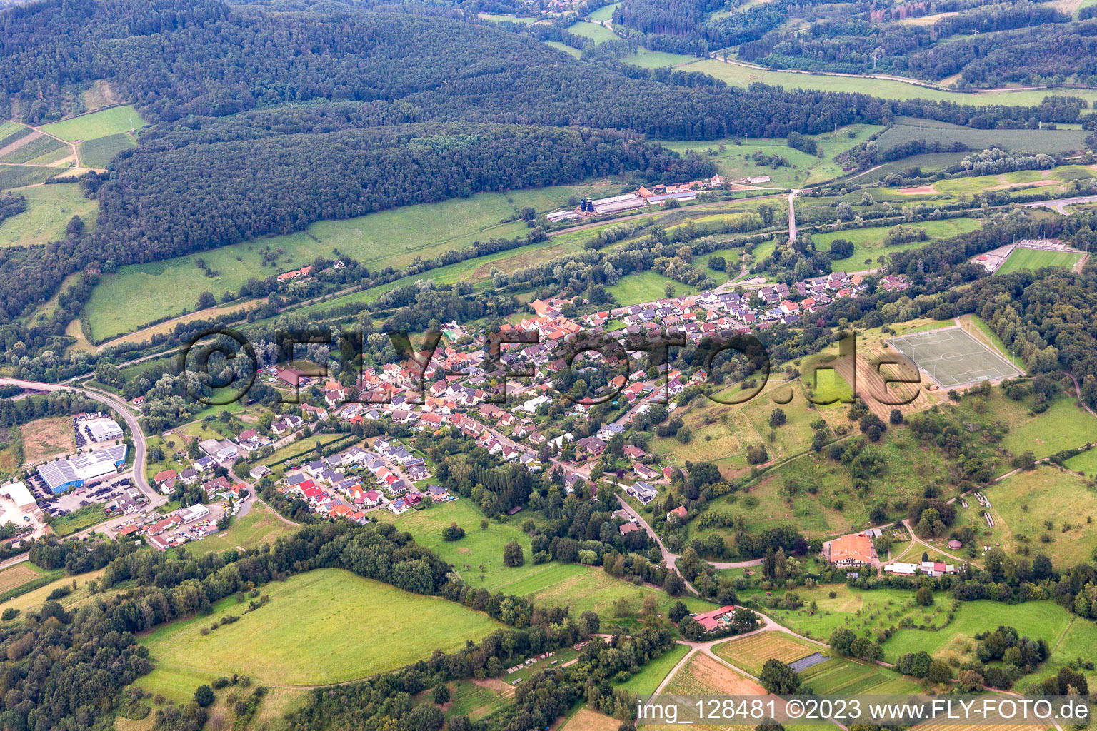 Schrägluftbild von Ortsteil Queichhambach in Annweiler am Trifels im Bundesland Rheinland-Pfalz, Deutschland