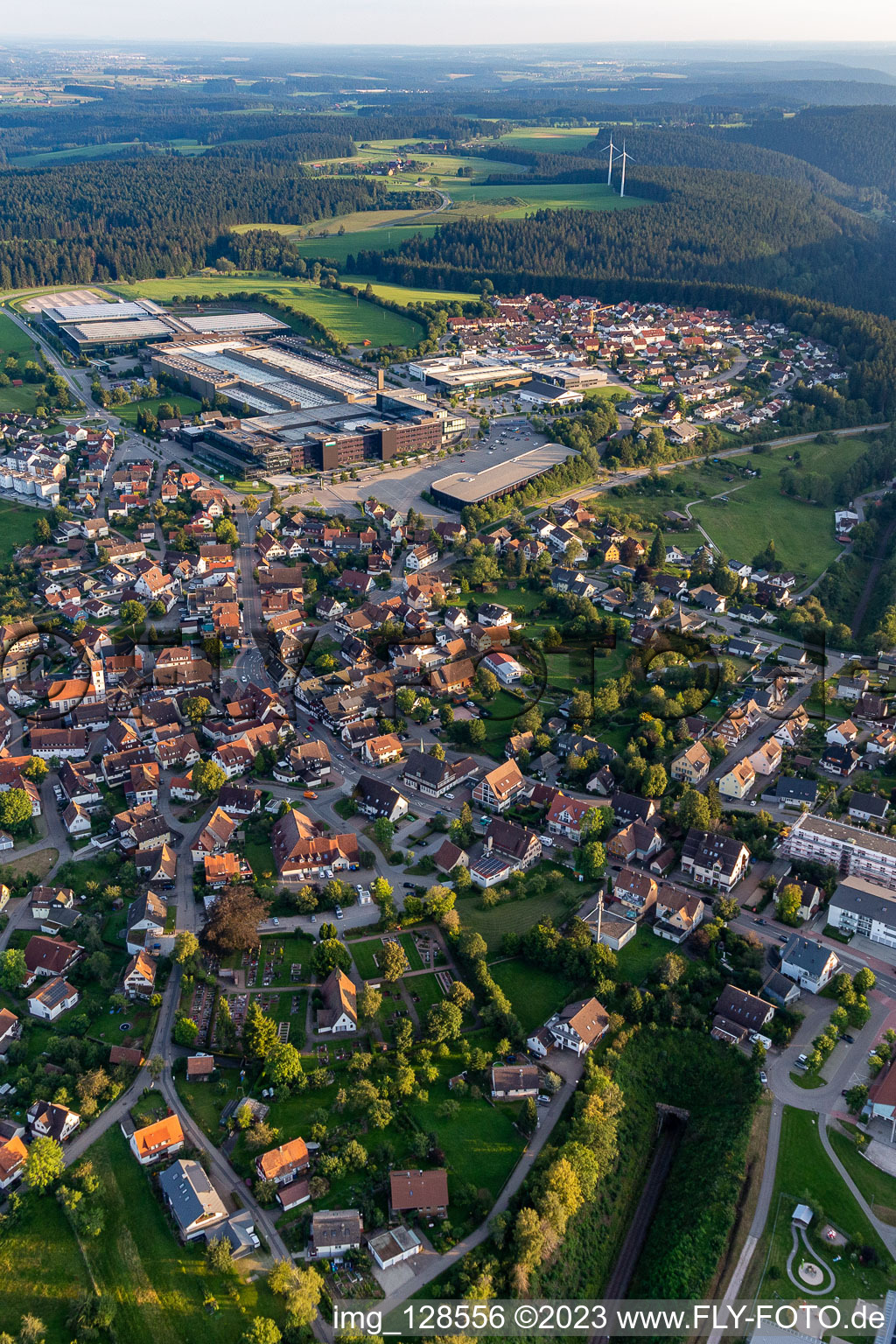Luftaufnahme von Stadtansicht des Innenstadtbereiches in Loßburg im Bundesland Baden-Württemberg, Deutschland