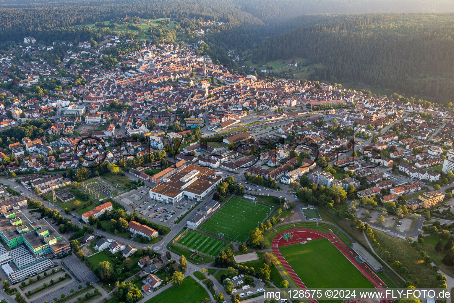 Stadtgebiet mit Außenbezirken und Innenstadtbereich in Freudenstadt im Bundesland Baden-Württemberg, Deutschland