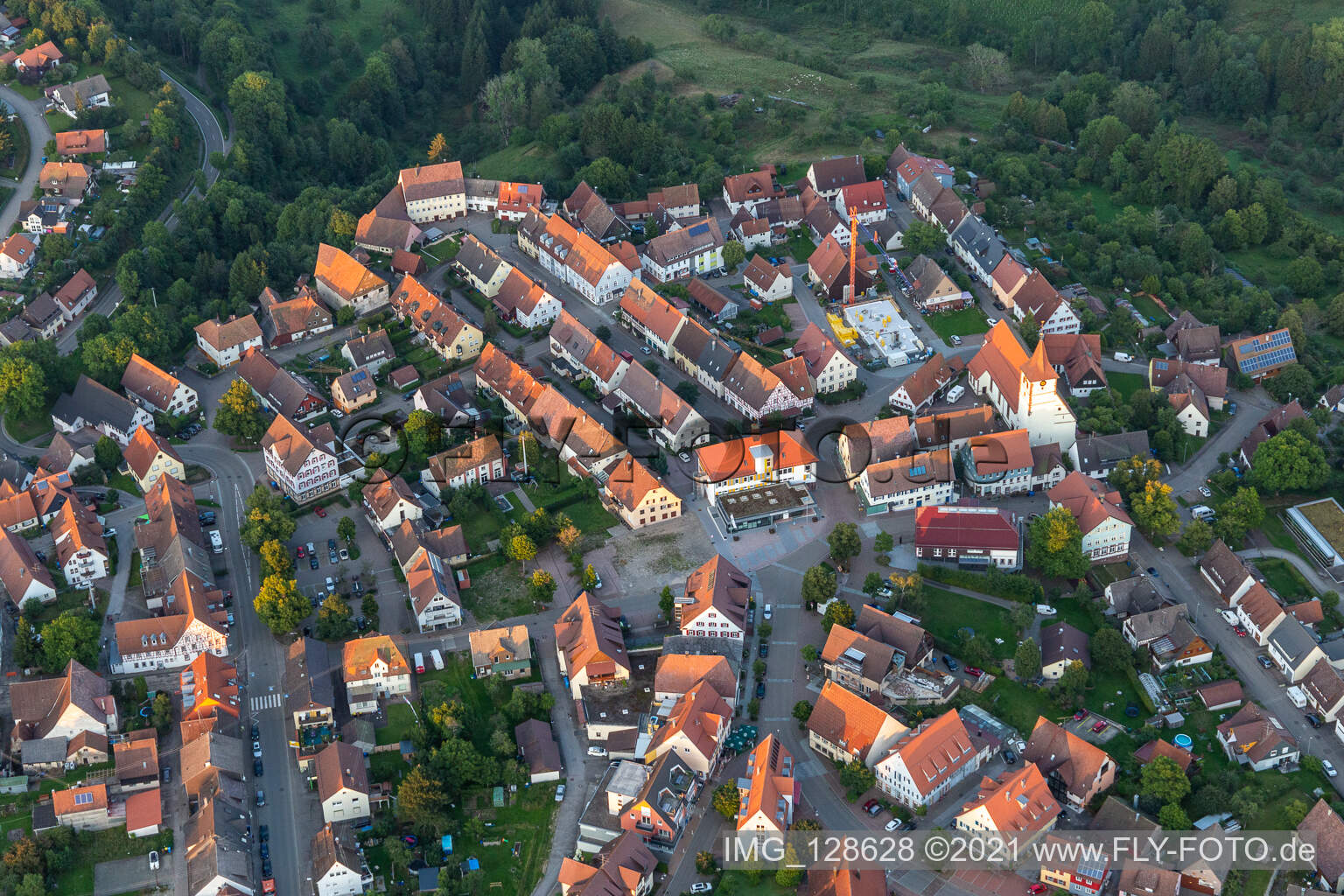 Ortsansicht der Straßen und Häuser der Wohngebiete in Dornhan im Bundesland Baden-Württemberg, Deutschland
