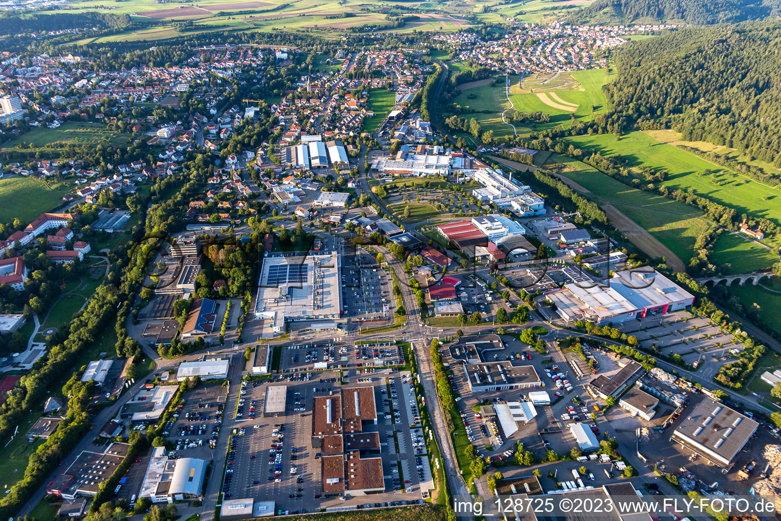 Industrie- und Gewerbegebiet Tuttlinger Straße in Rottweil im Bundesland Baden-Württemberg, Deutschland