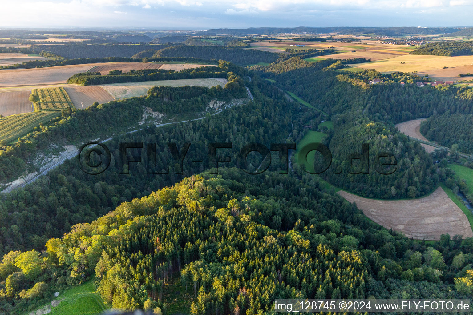 Neckartalschleife um  Burg Hohenstein in Dietingen im Bundesland Baden-Württemberg, Deutschland