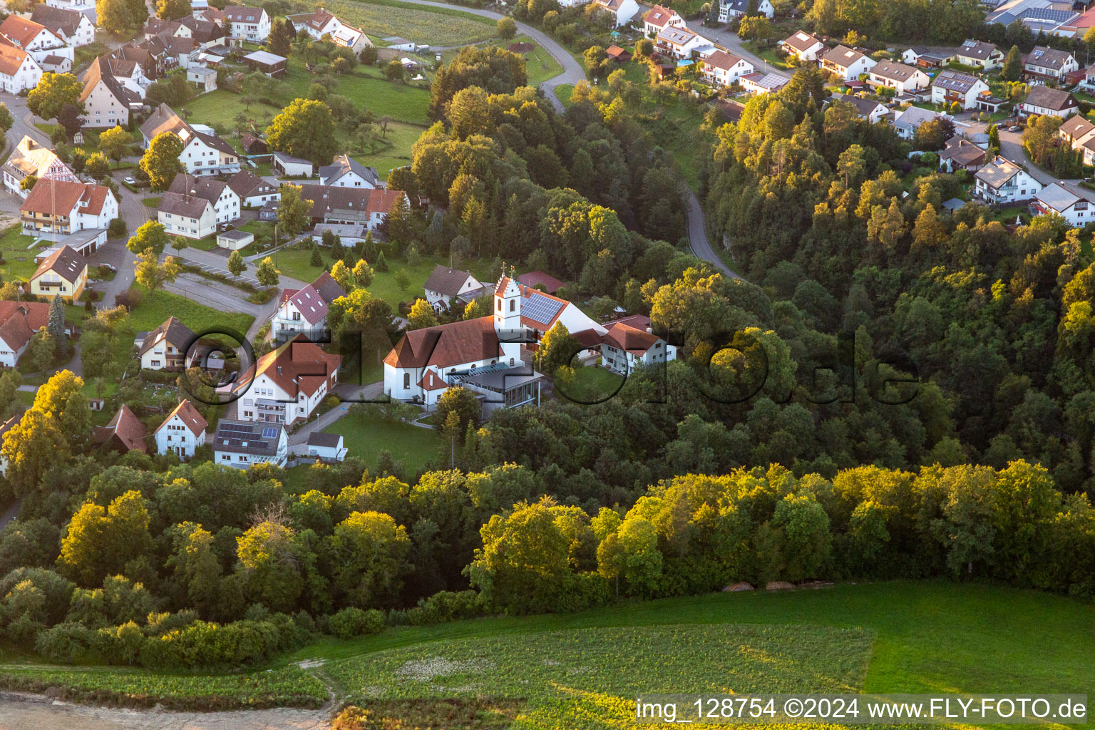 Kirche St. Jakobus im Ortsteil Herrenzimmern in Bösingen im Bundesland Baden-Württemberg, Deutschland