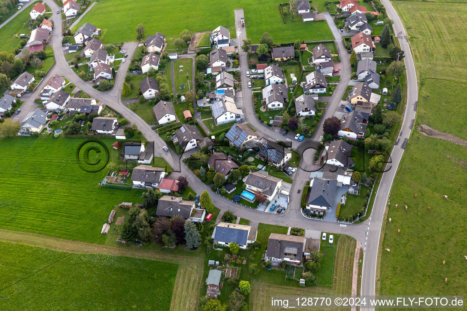 Schrägluftbild von Bösingen im Bundesland Baden-Württemberg, Deutschland