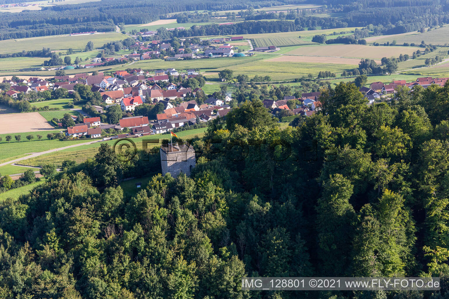 Luftbild von Burgruine auf dem  Bussen – heiliger Berg Oberschwabens in Uttenweiler im Bundesland Baden-Württemberg, Deutschland