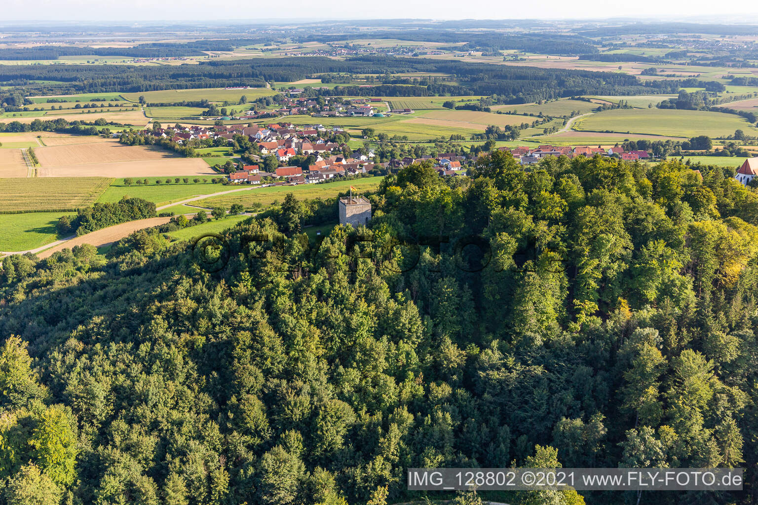Luftaufnahme von Burgruine auf dem  Bussen – heiliger Berg Oberschwabens in Uttenweiler im Bundesland Baden-Württemberg, Deutschland