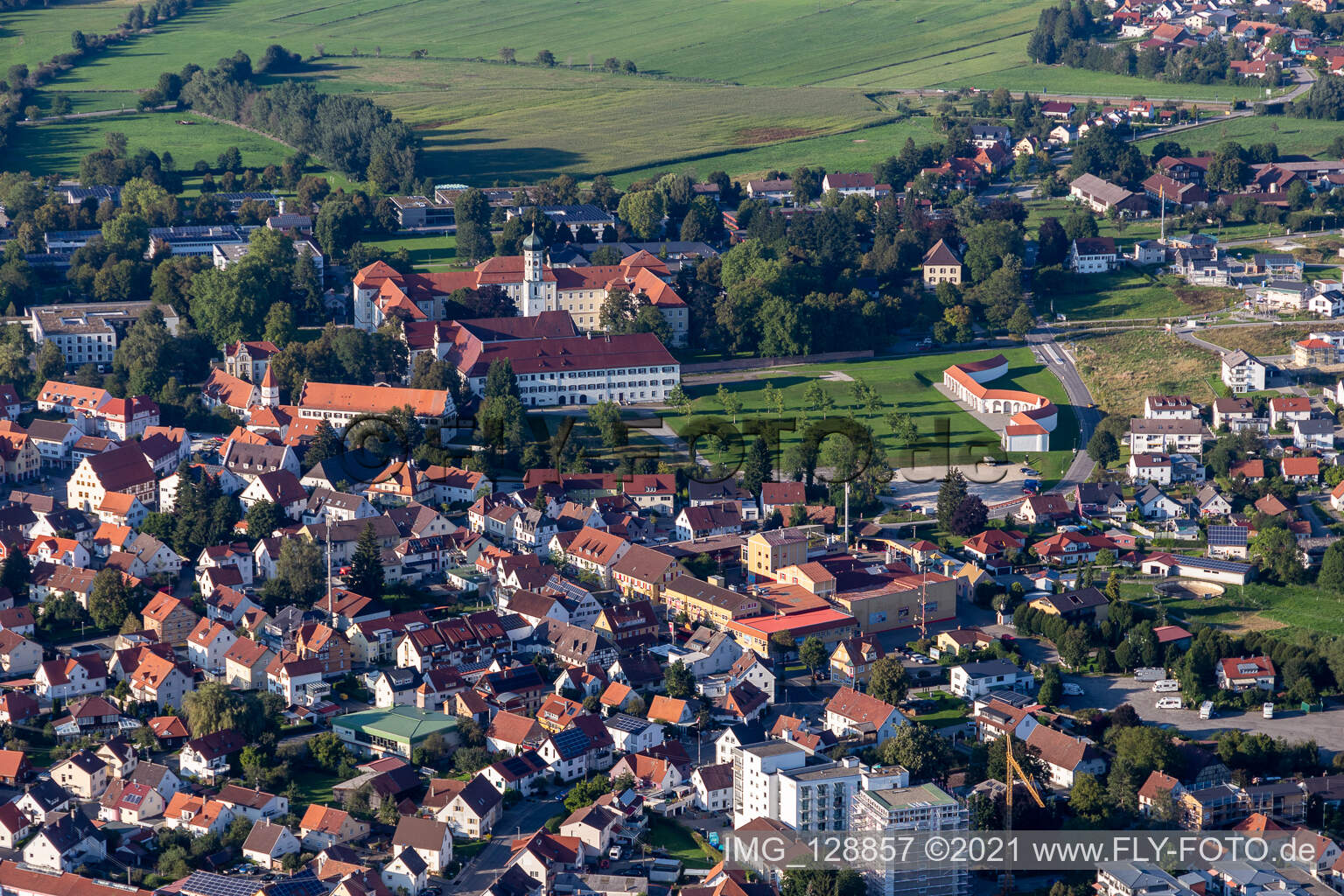 Luftaufnahme von Kloster Schussenried im Ortsteil Roppertsweiler in Bad Schussenried im Bundesland Baden-Württemberg, Deutschland