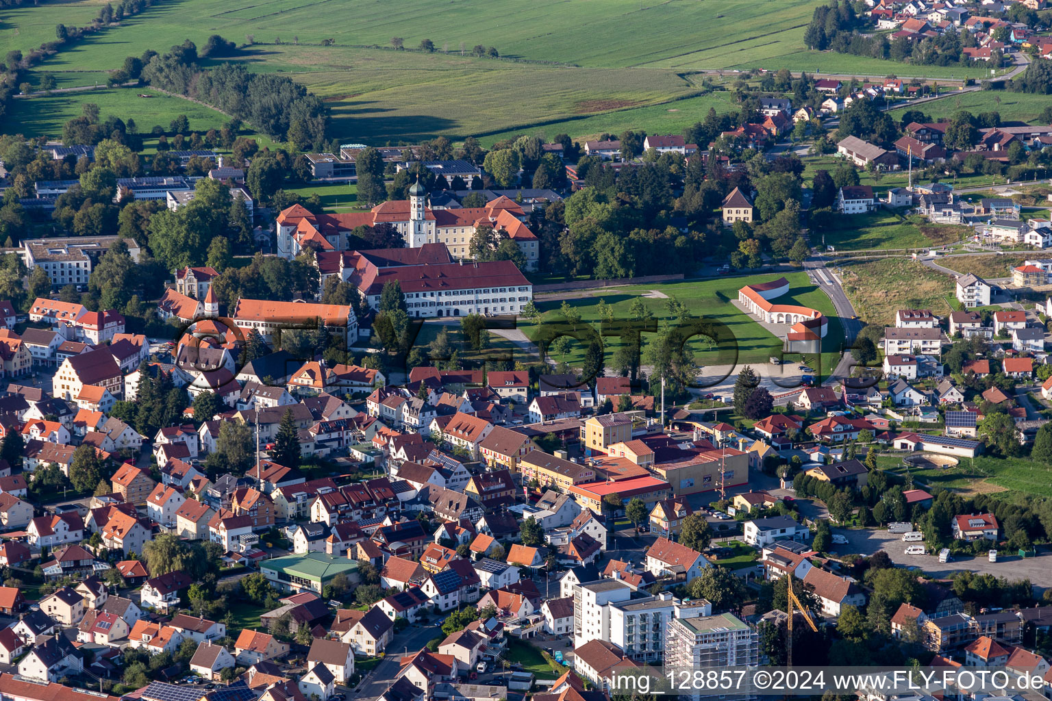 Luftaufnahme von Kloster Schussenried im Ortsteil Roppertsweiler in Bad Schussenried im Bundesland Baden-Württemberg, Deutschland